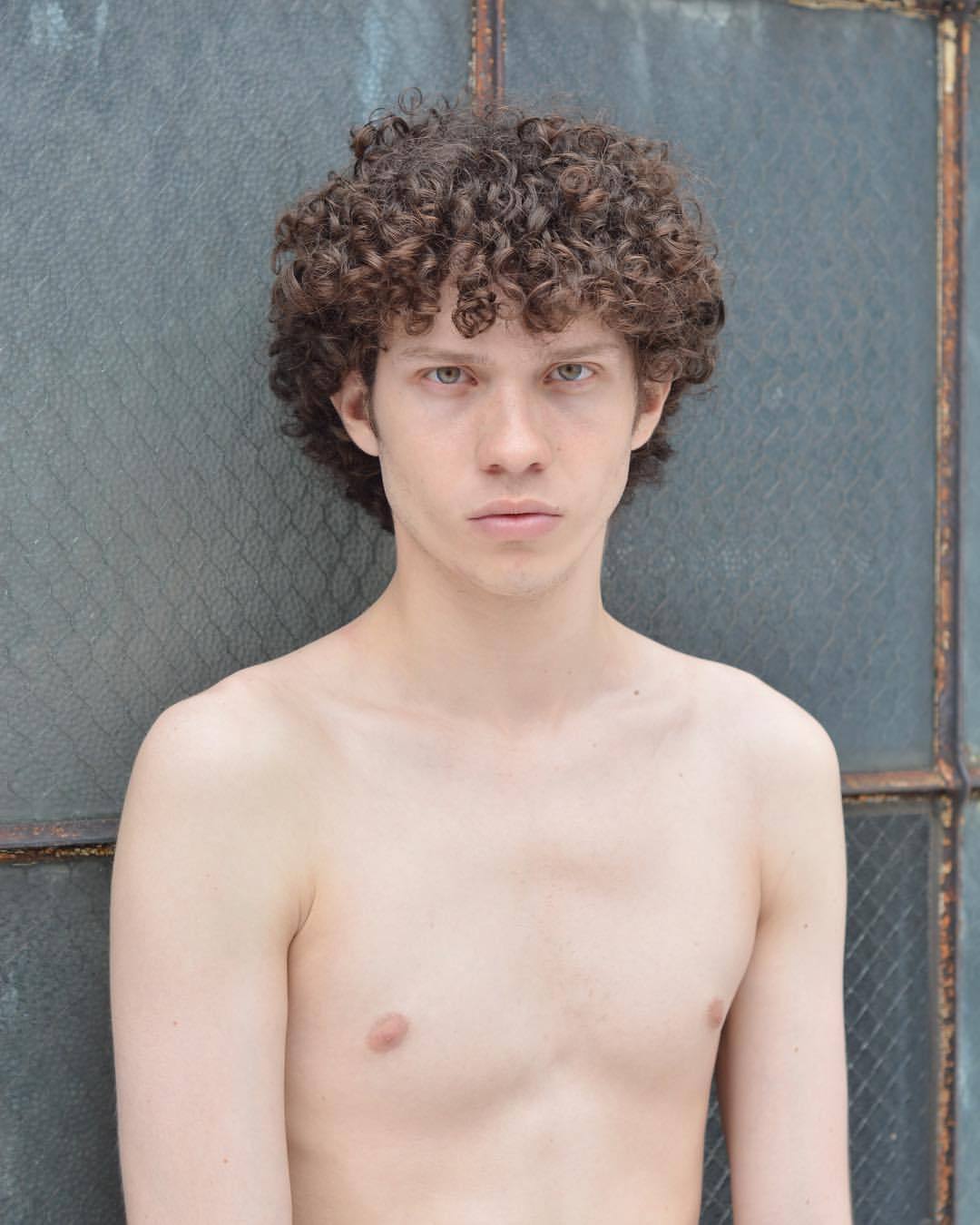 Découverte et Partage à La Roche-sur-Yon Rémi - rencontre-Gay-La Roche-sur-Yon